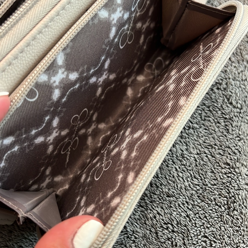 Jessica Simpson Wallet - Picture 5 of 6
